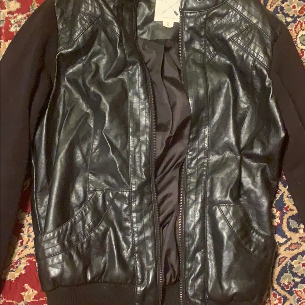 Leather jacket - Picture 2 of 4